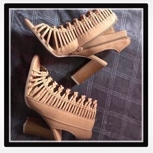 Thick heeled shoes